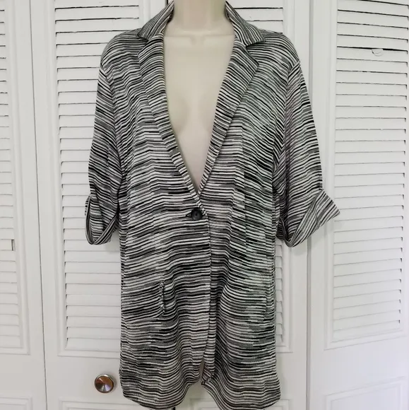 Chico's black n white tunic cardigan sz 8 10 12