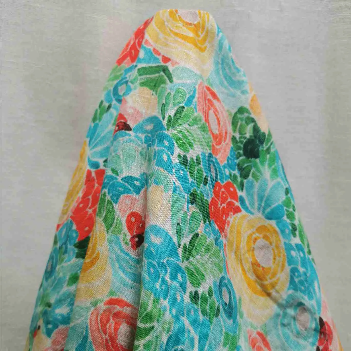 Linen, Garden of Roses