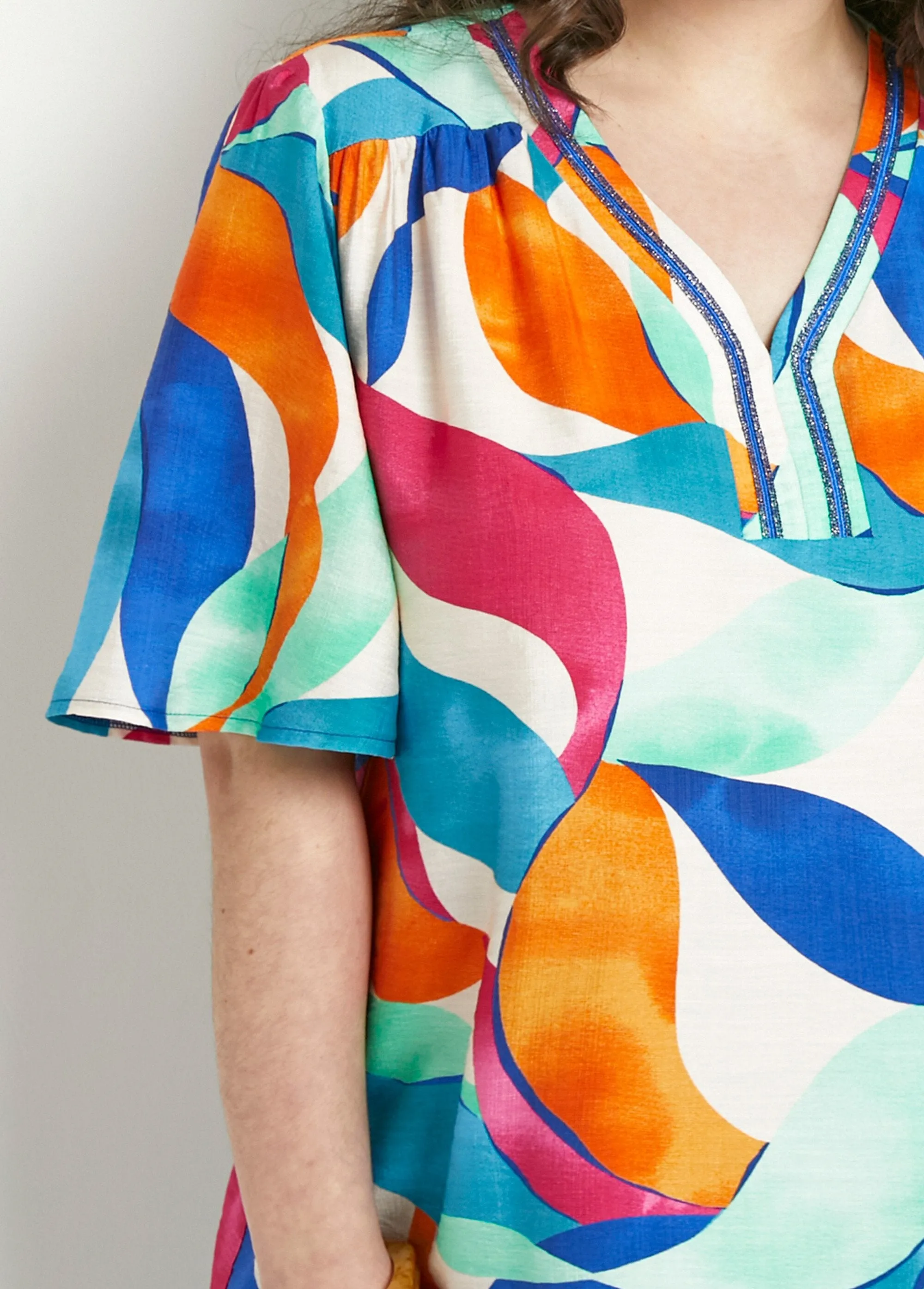 Long loose printed tunic with ruffled sleeves