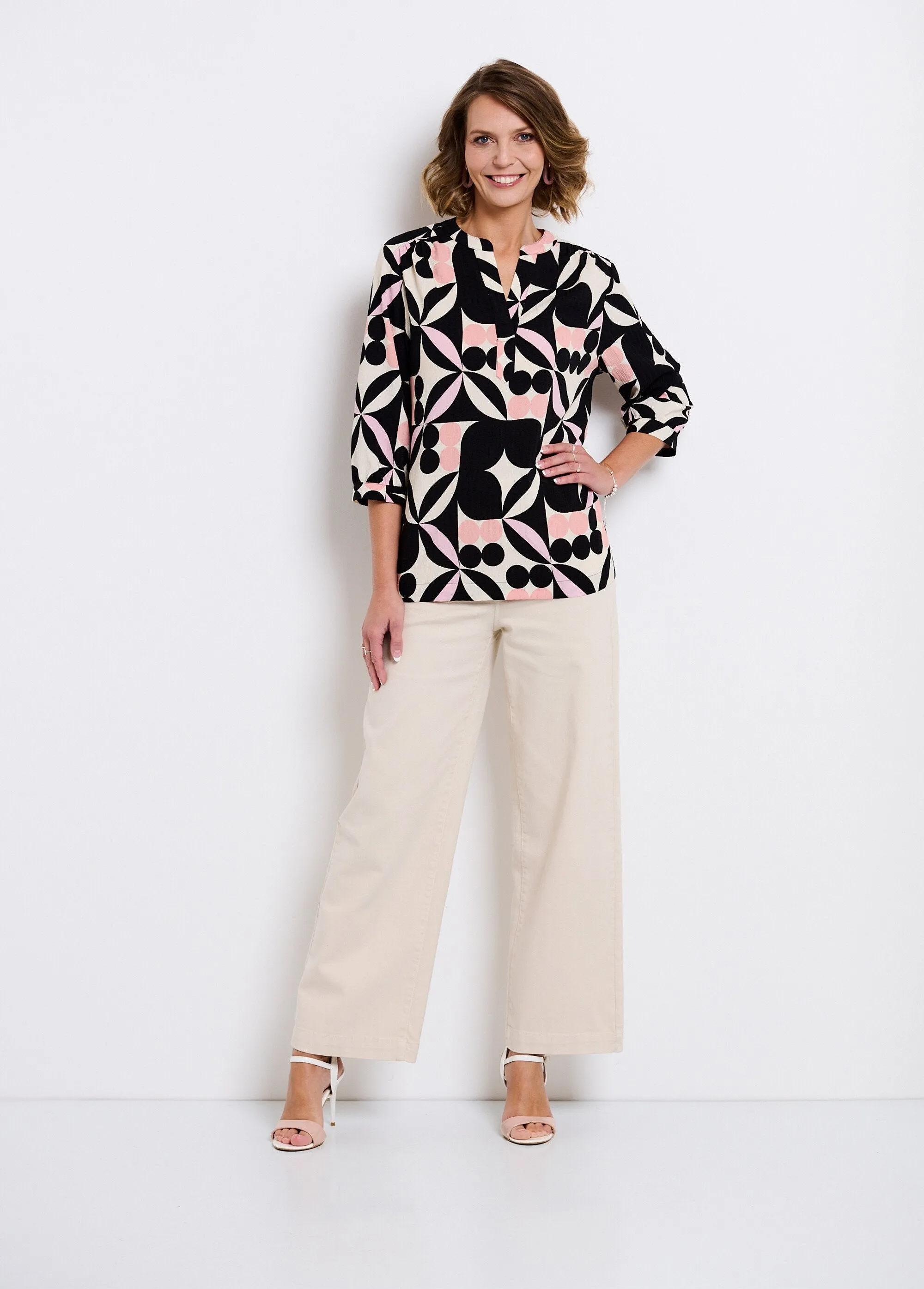 Long tunic with 3/4 sleeves and graphic pattern
