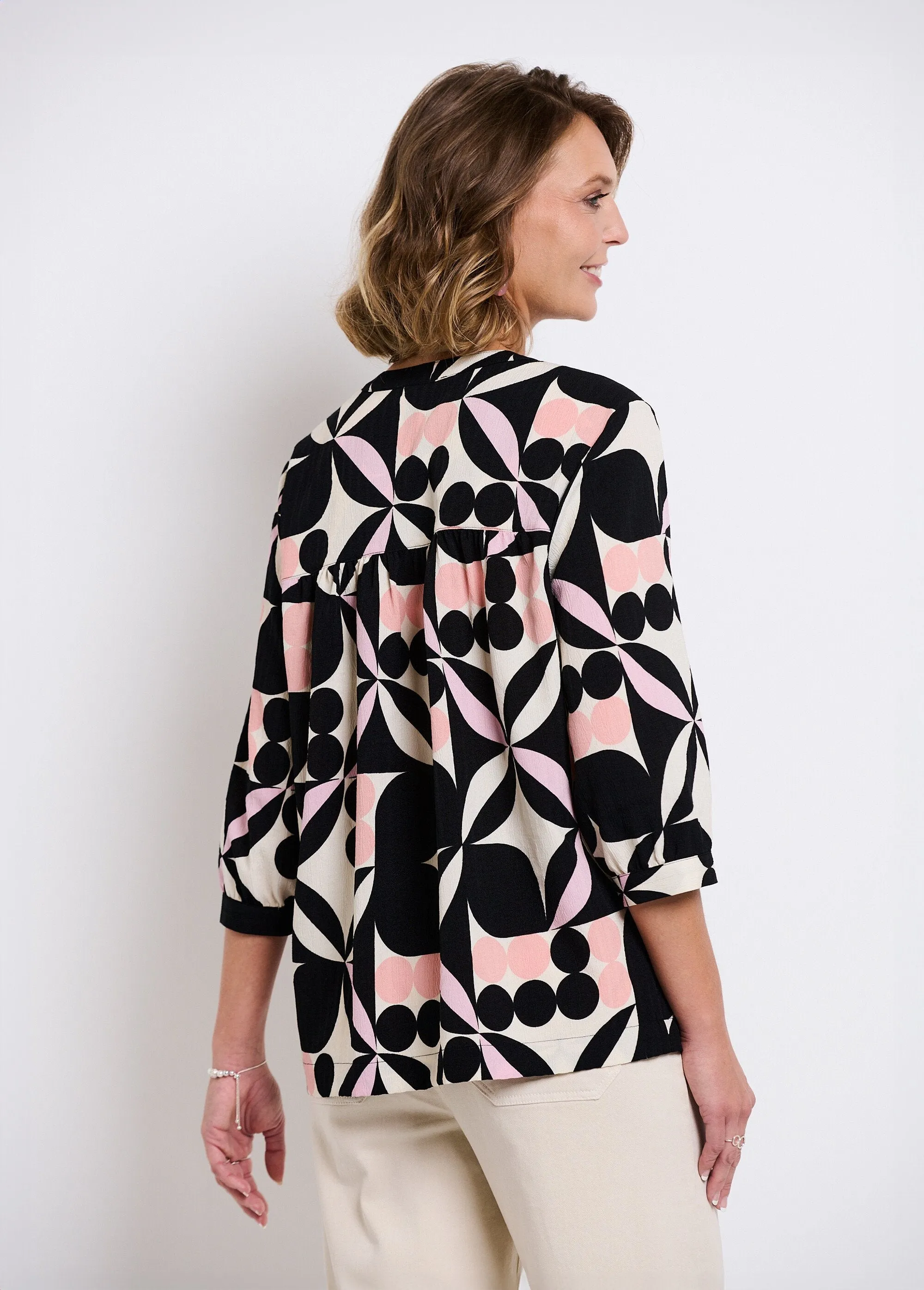Long tunic with 3/4 sleeves and graphic pattern
