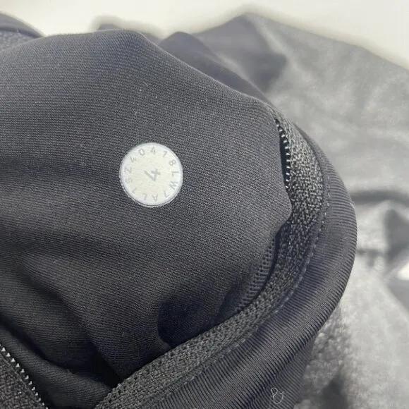 Lululemon Run Times Short II 4&quot;Luminosity Foil Print Black Silver sz 4