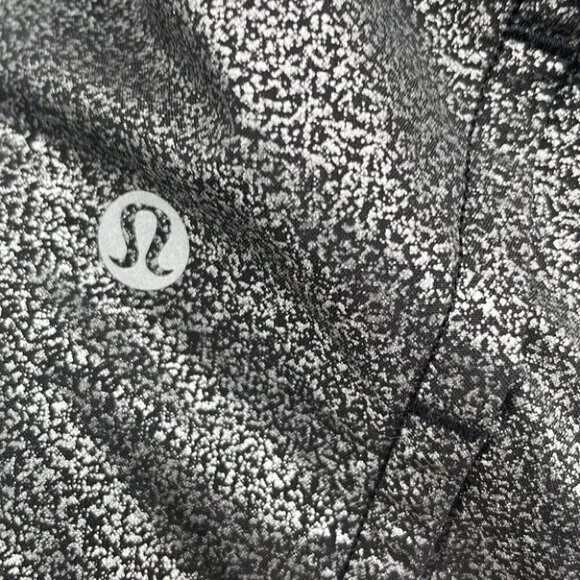 Lululemon Run Times Short II 4&quot;Luminosity Foil Print Black Silver sz 4