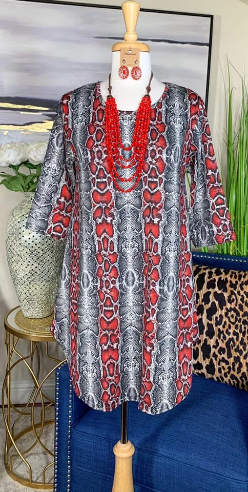M, L, 2X, 3X : Grey & Red Snake SCOOP Tunic
