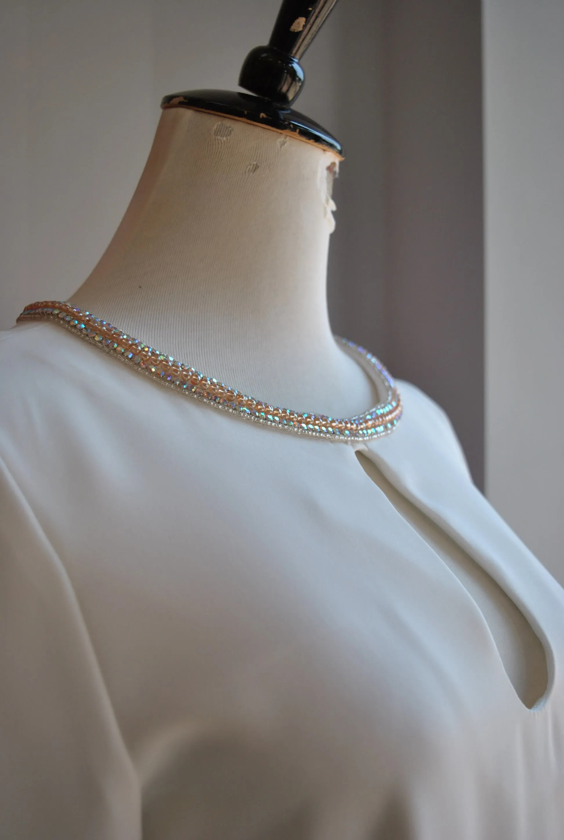 OFF WHITE TUNIC DRESS WITH CRYSTALS
