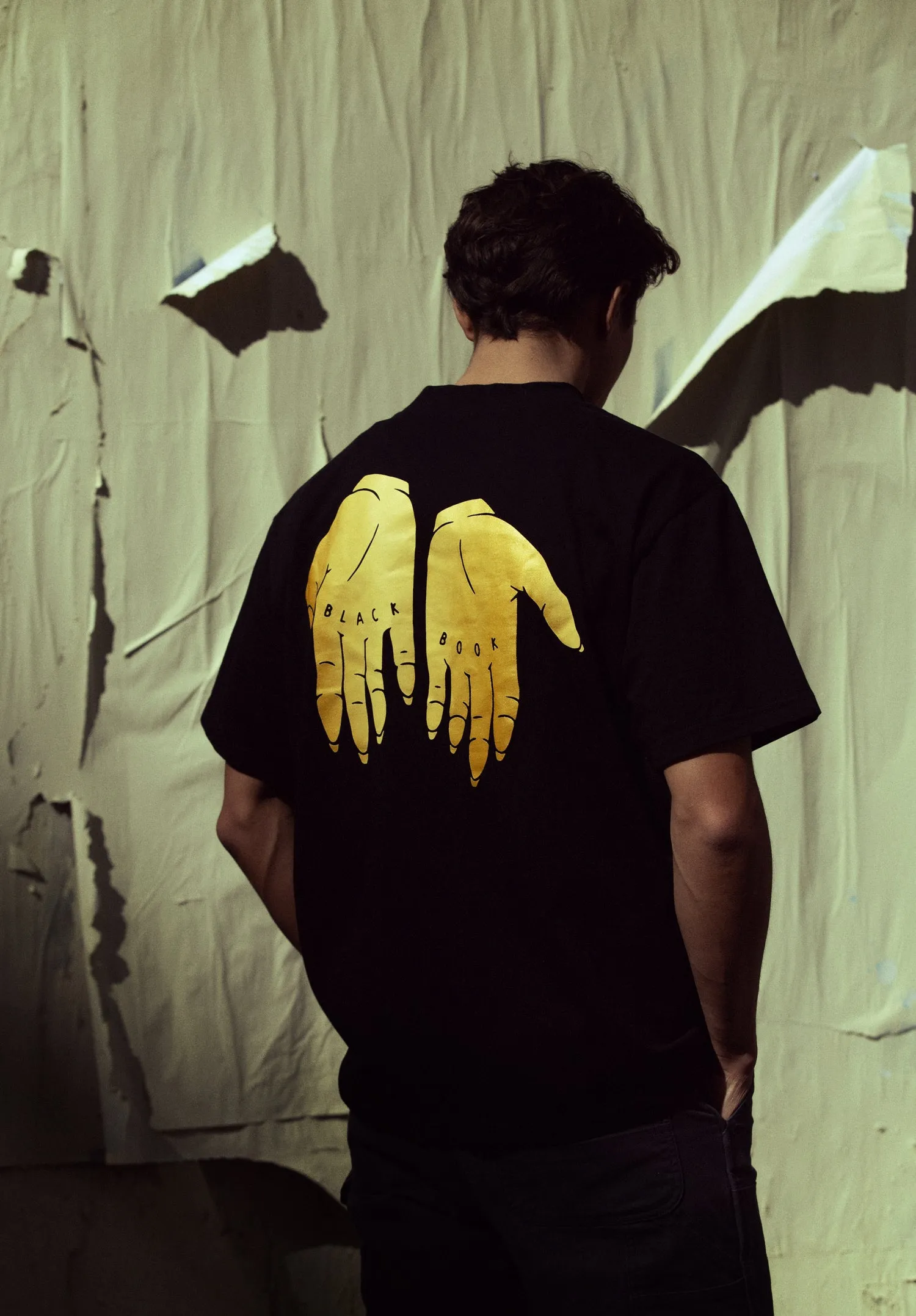 "PREMIUM" OVERSIZED HANDS TEE - GOLD/BLACK