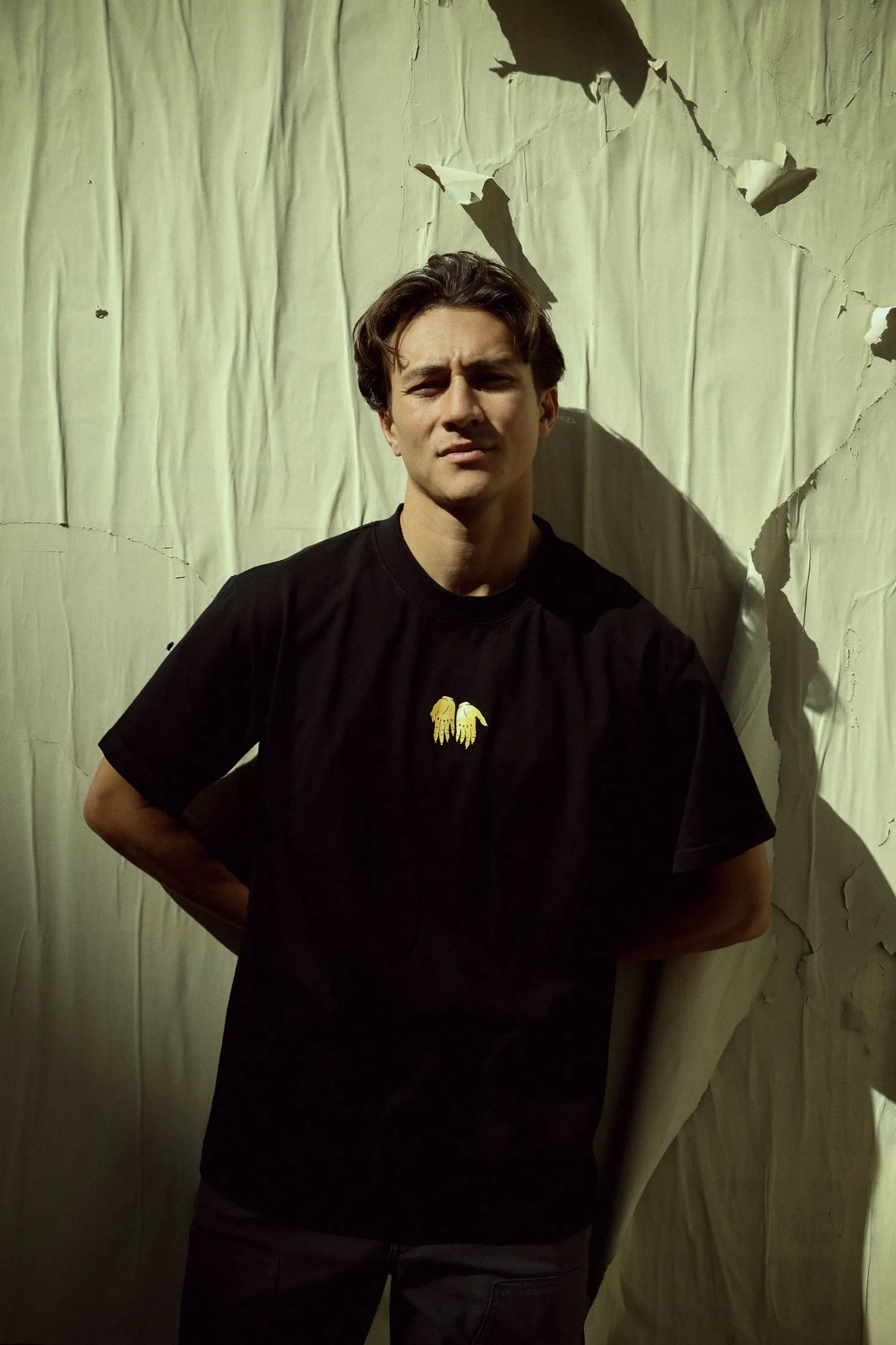 "PREMIUM" OVERSIZED HANDS TEE - GOLD/BLACK