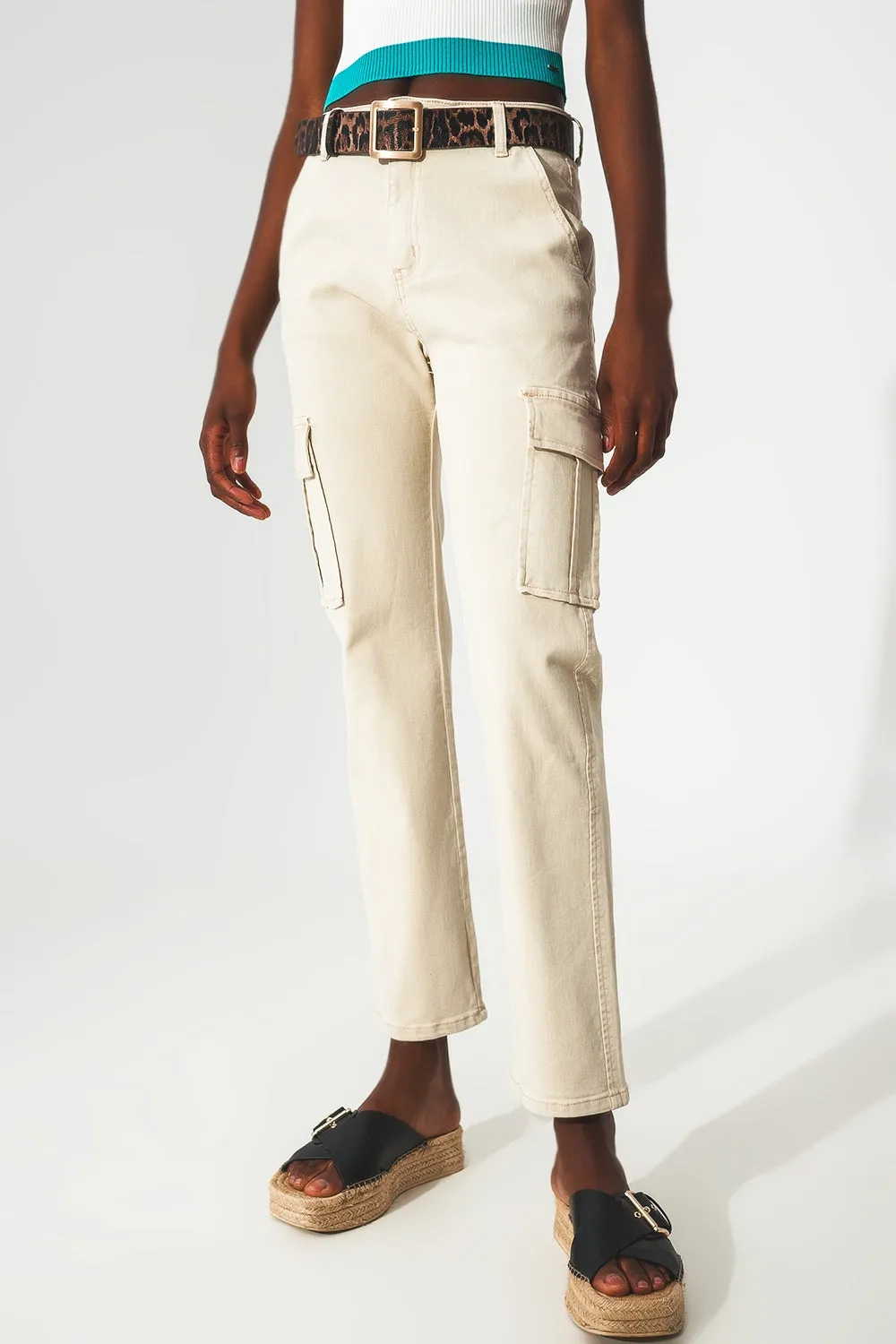 Relaxed cargo pants in beige