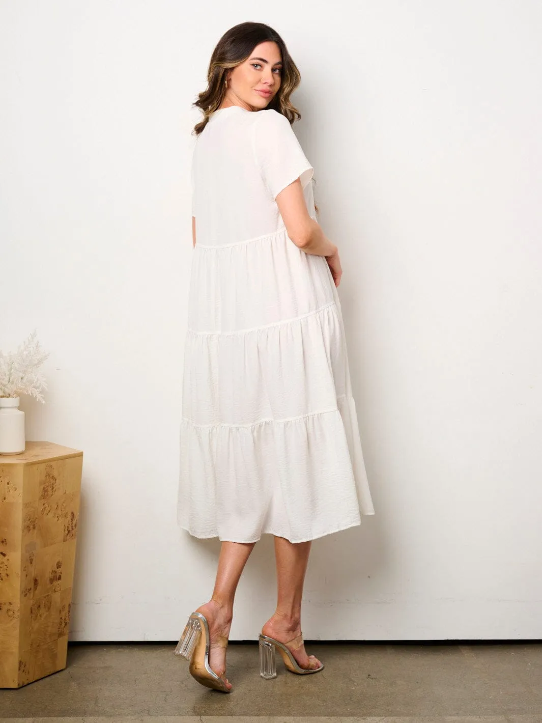 WOMEN'S SHORT SLEEVE V-NECK TIERED MIDI DRESS